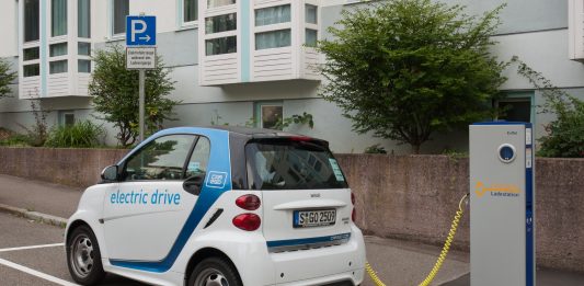 Slovenija ima 330 registriranih električnih vozila električni automobil
